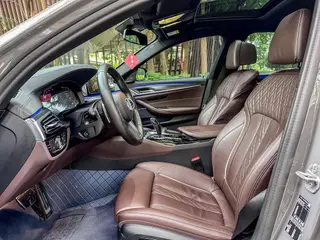 BMW 5 Series 2022 Restyling 540i Fashion Edition M Sports suit interior photo 14
