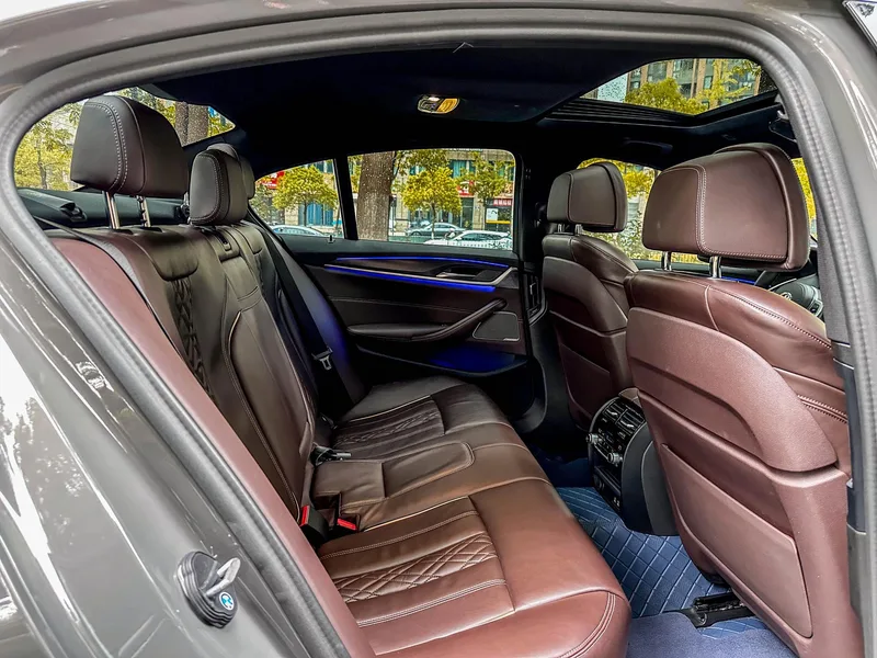 BMW 5 Series 2022 Restyling 540i Fashion Edition M Sports suit interior photo 15