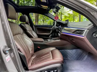 BMW 5 Series 2022 Restyling 540i Fashion Edition M Sports suit interior photo 16