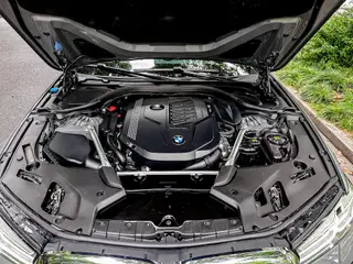 BMW 5 Series 2022 Restyling 540i Fashion Edition M Sports suit interior photo 17