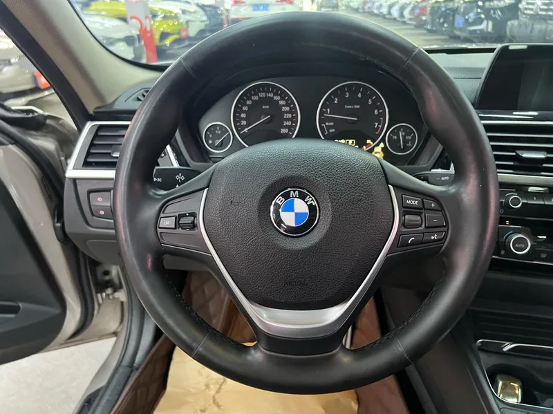 BMW 3 Series 2018 320Li Style tendance intérieur photo 13