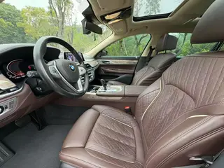 BMW 7 Series 2019 740Li Líder Traje de lujo exterior foto 4