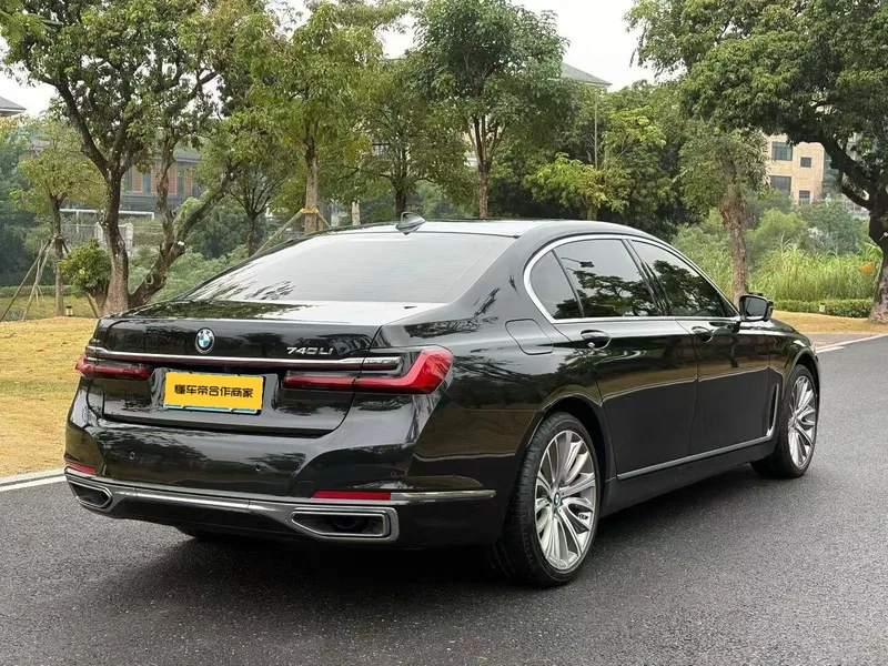 BMW 7 Series 2019 740Li Líder Traje de lujo interior foto 9
