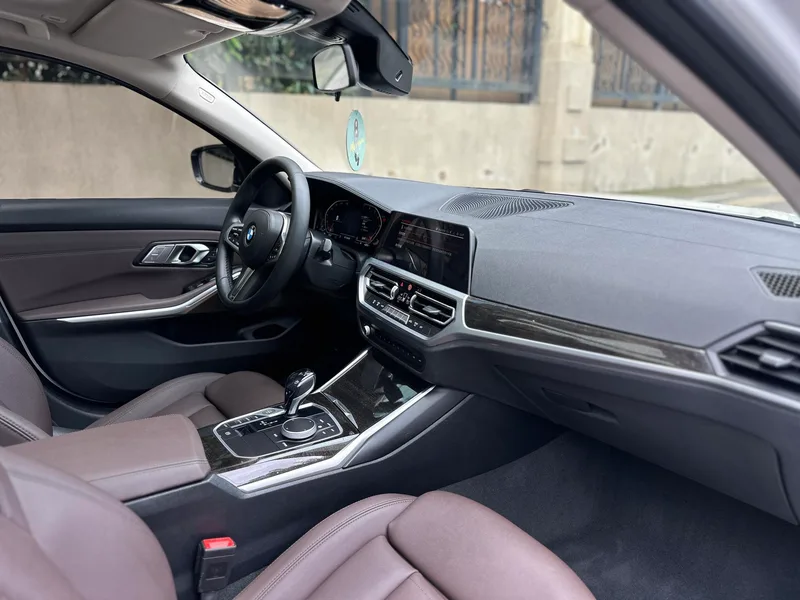 BMW 3 Series 2020 325Li M Sports suit interior photo 12