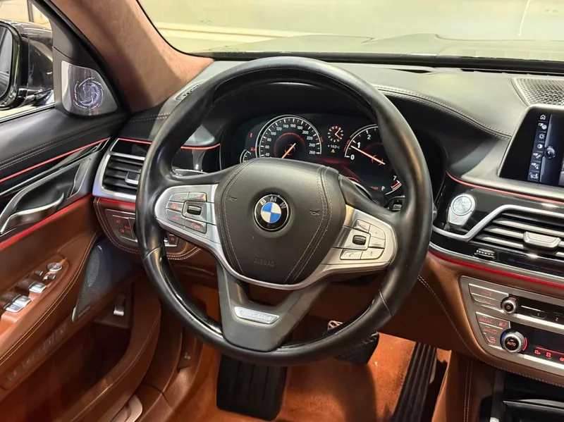 BMW 7 Series 2017 750Li xDrive Versión personalizada Cuatro asientos exterior foto 4