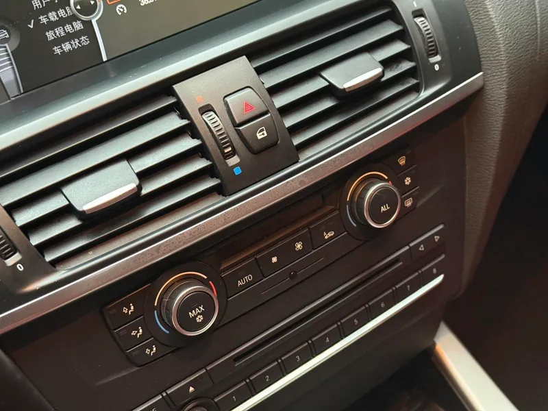 BMW X3 2011 xDrive28i Leading Type interior photo 13