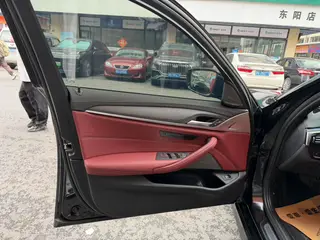 BMW 5 Series 2021 530Li Premium Class M Sports suit interior photo 9