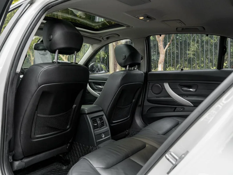 BMW 3 Series 2015 328Li Fashionable interior photo 9