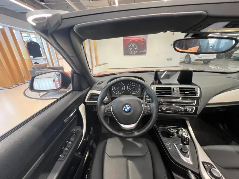 BMW 2 Series 2015 220i Coupé convertible Líder interior foto 15