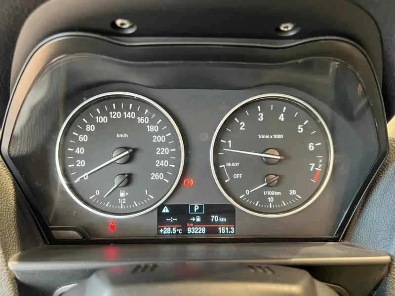 BMW 2 Series 2015 220i Coupé convertible Líder interior foto 16