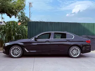 BMW 5 Series 2019 530Li xDrive Luxury Set interior photo 11