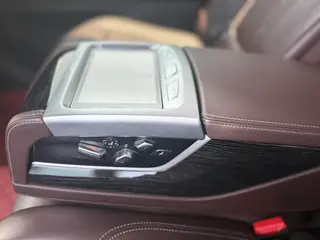 BMW 7 Series 2021 730Li M Ensemble de sport intérieur photo 13