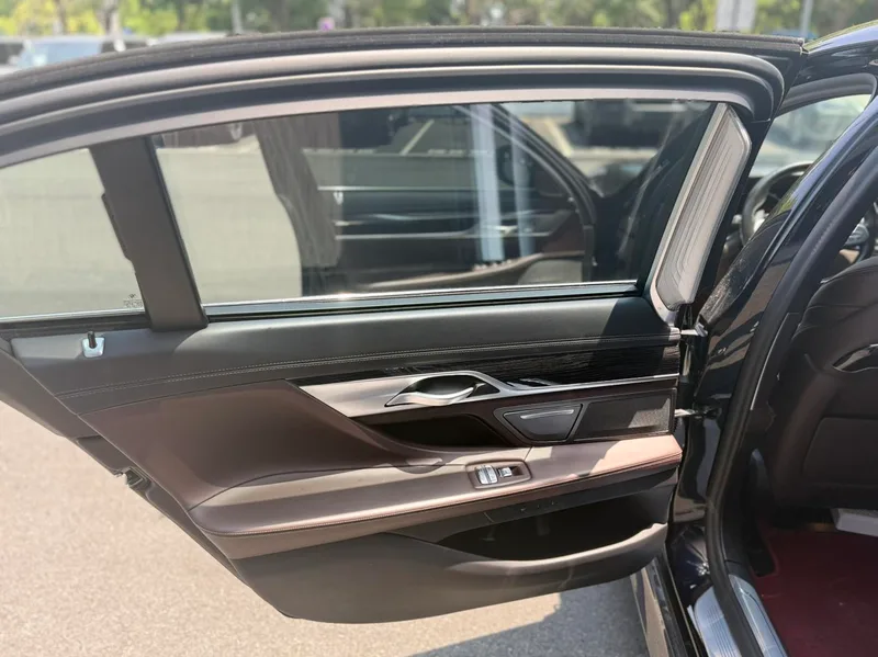 BMW 7 Series 2021 730Li M Ensemble de sport intérieur photo 15