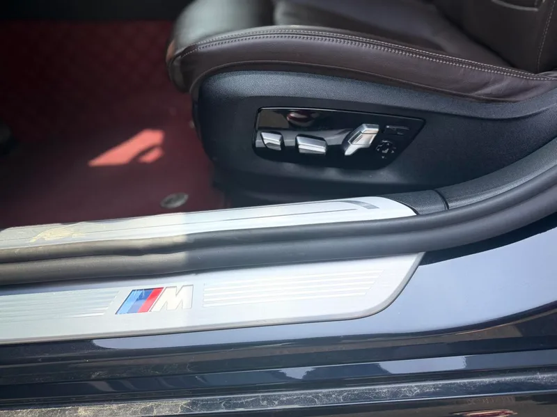BMW 7 Series 2021 730Li M Ensemble de sport intérieur photo 17