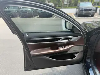 BMW 7 Series 2021 730Li M Ensemble de sport intérieur photo 18