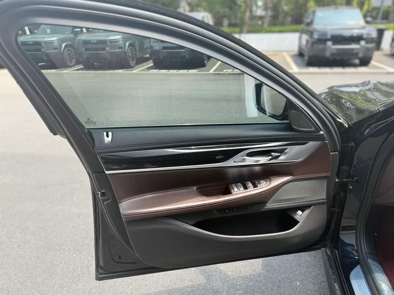 BMW 7 Series 2021 730Li M Ensemble de sport intérieur photo 18