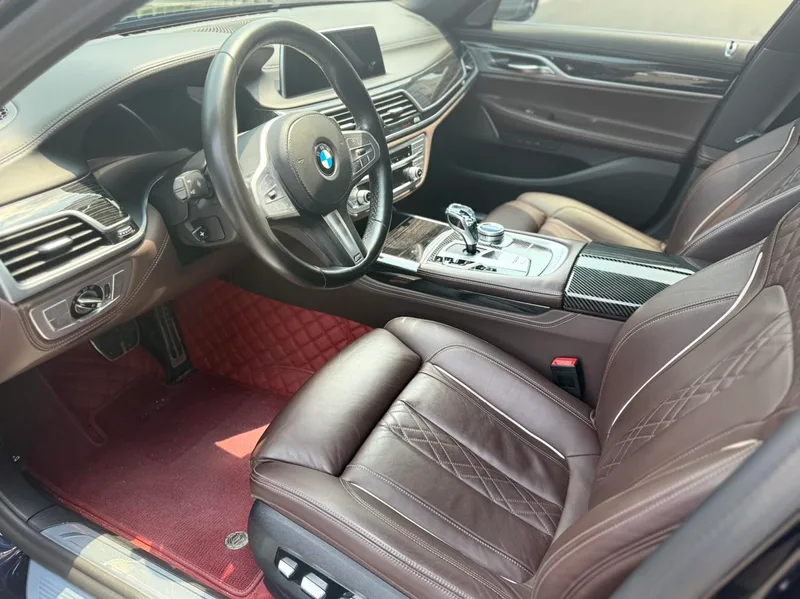 BMW 7 Series 2021 730Li M Ensemble de sport intérieur photo 19