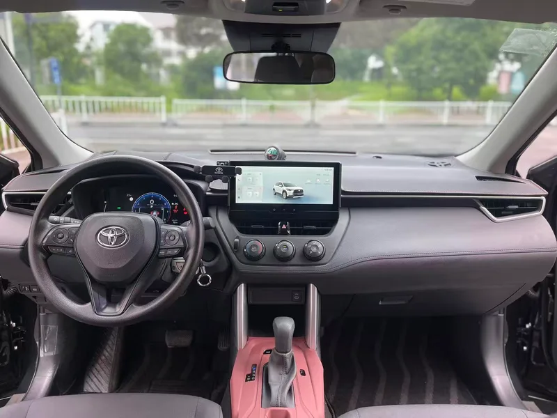 Toyota Corolla Cross 2024 2.0L CVT Version avant-gardiste intérieur photo 12