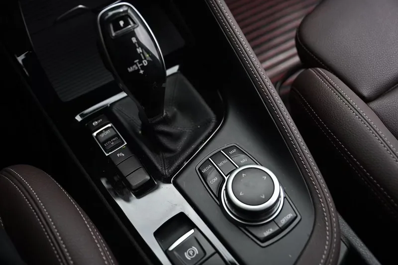 BMW X1 2020 sDrive20Li Fashionable interior photo 9