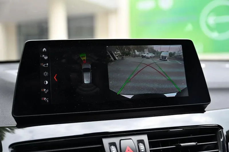 BMW X1 2020 sDrive20Li Fashionable interior photo 12