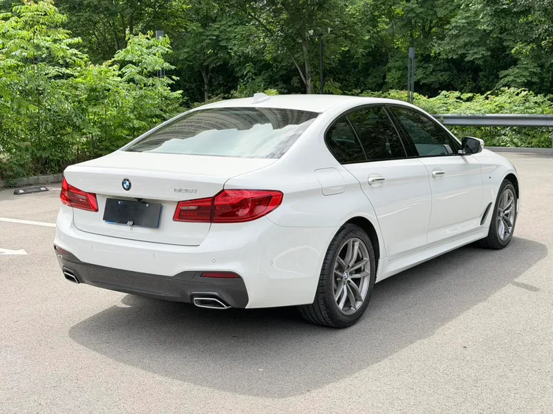 BMW 5 Series 2018 525i M Спортивный костюм экстерьер фото 4