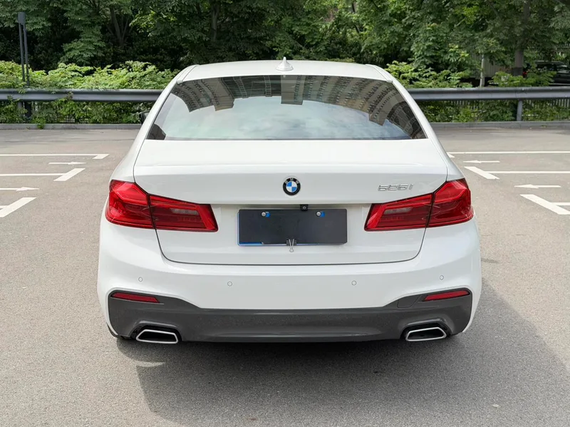 BMW 5 Series 2018 525i M Спортивный костюм экстерьер фото 5