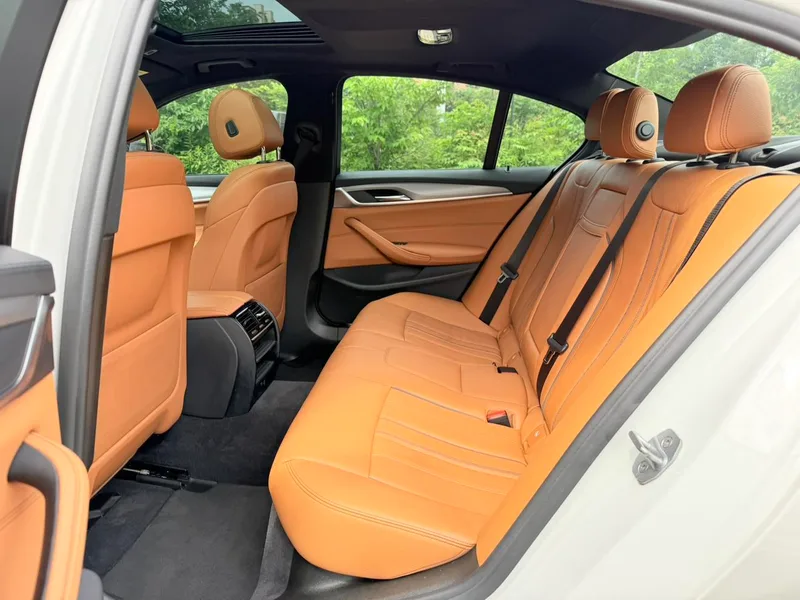 BMW 5 Series 2018 525i M Спортивный костюм экстерьер фото 9