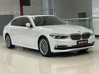 BMW 5 Series 2020 530Li Líder Traje de lujo exterior foto 2
