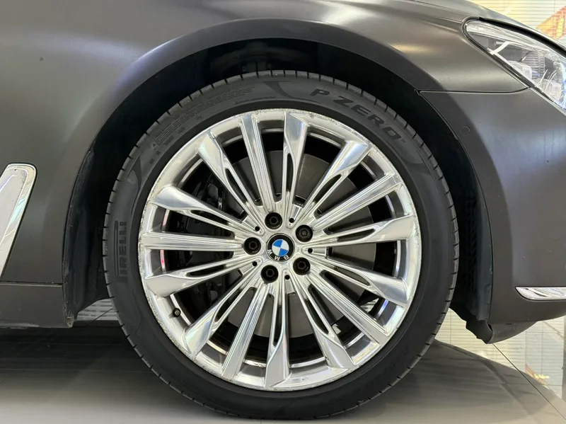 BMW 7 Series 2017 M760Li xDrive interior photo 19