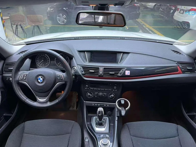 BMW X1 2015 sDrive18i Fashion Upgrade Edition interior photo 10
