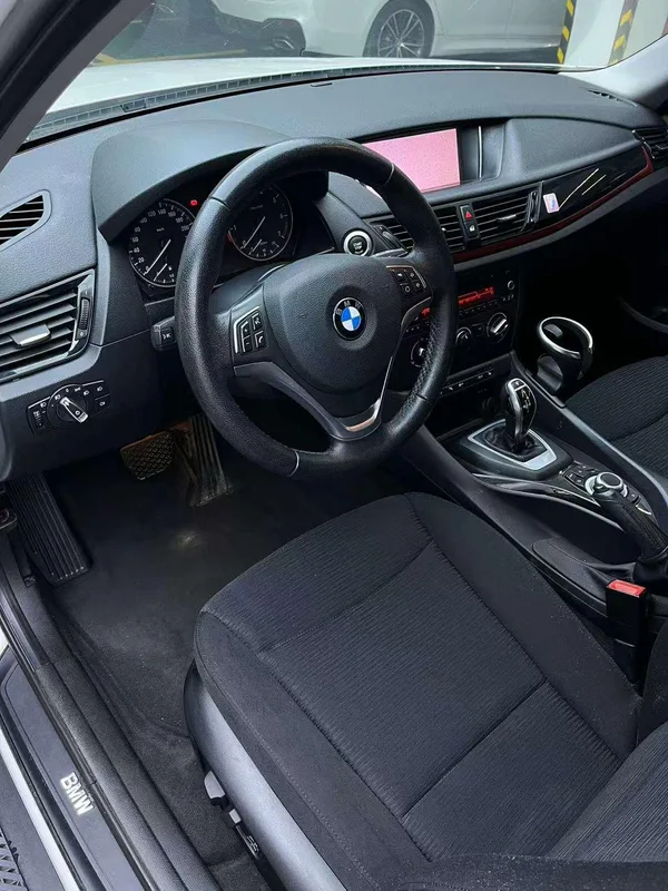 BMW X1 2015 sDrive18i Fashion Upgrade Edition interior photo 11