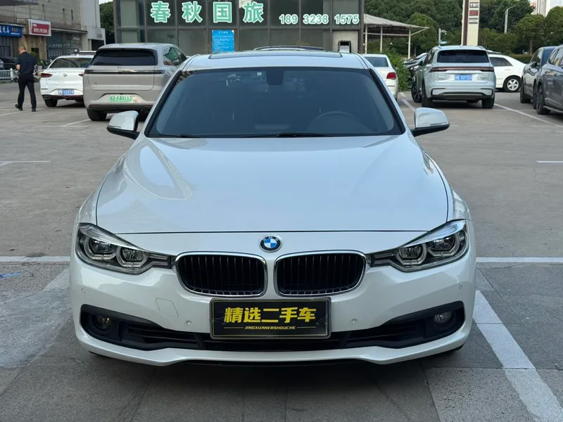BMW 3 Series 2016 320i Estilo de moda exterior foto 2