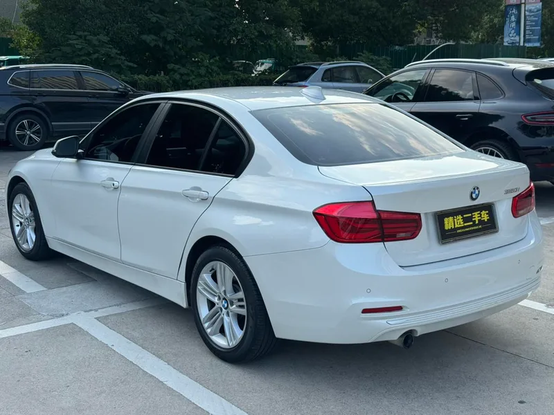 BMW 3 Series 2016 320i Estilo de moda exterior foto 4