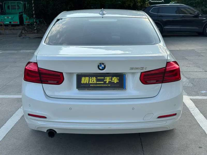 BMW 3 Series 2016 320i Estilo de moda exterior foto 5