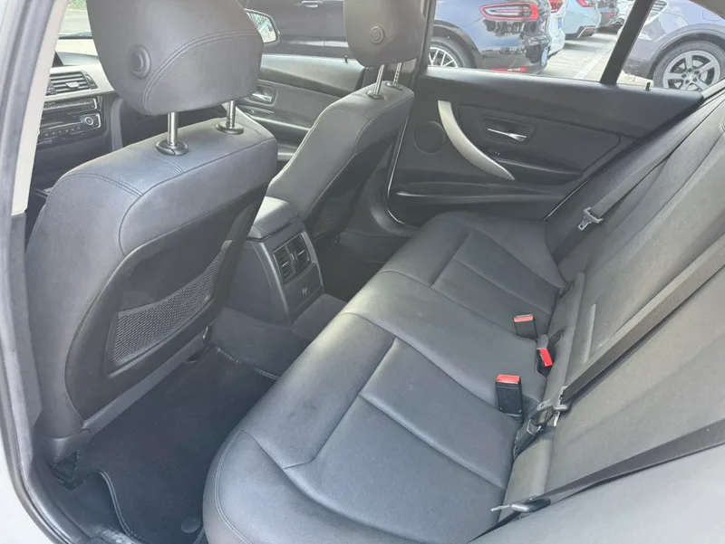 BMW 3 Series 2016 320i Estilo de moda exterior foto 8