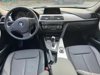 BMW 3 Series 2016 320i Estilo de moda interior foto 9