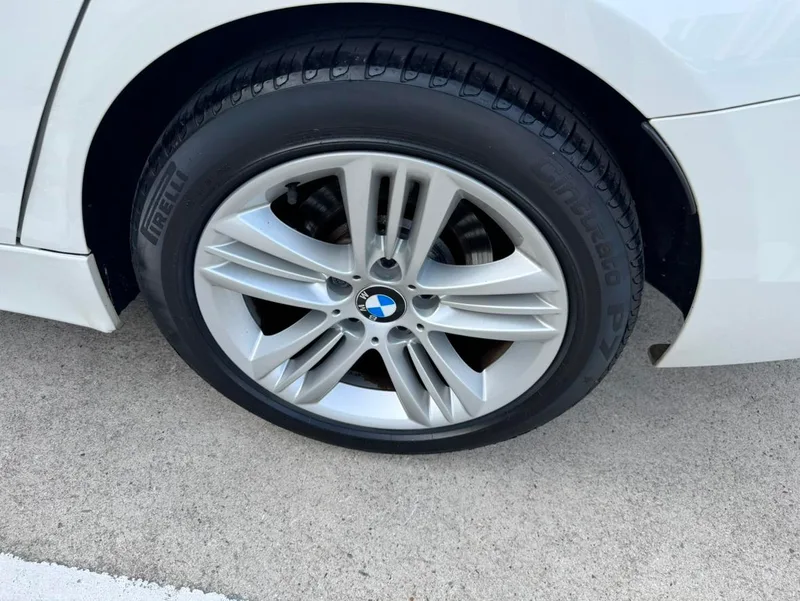 BMW 3 Series 2016 320i Estilo de moda interior foto 10