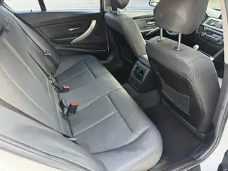 BMW 3 Series 2016 320i Estilo de moda interior foto 12