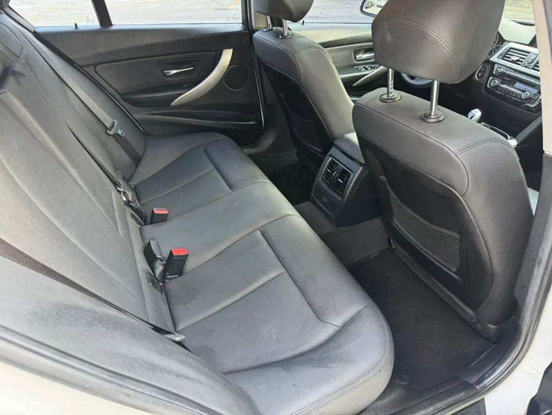 BMW 3 Series 2016 320i Estilo de moda interior foto 12