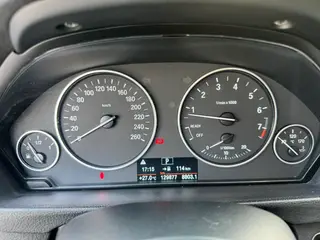 BMW 3 Series 2016 320i Estilo de moda interior foto 14