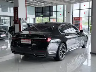 BMW 7 Series 2021 740Li Leading Type M Sports suit exterior photo 4