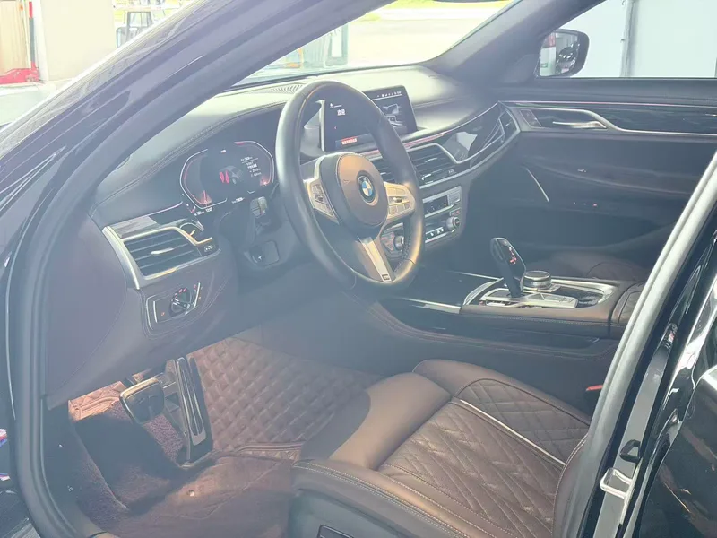 BMW 7 Series 2021 740Li Leading Type M Sports suit interior photo 7