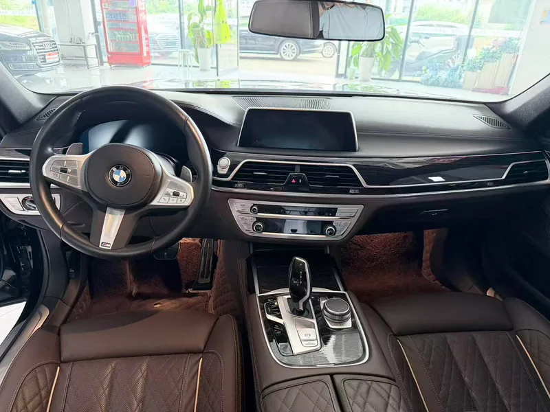 BMW 7 Series 2021 740Li Leading Type M Sports suit interior photo 9