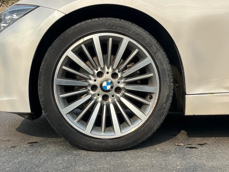 BMW 3 Series 2019 320Li Fashionable exterior photo 9