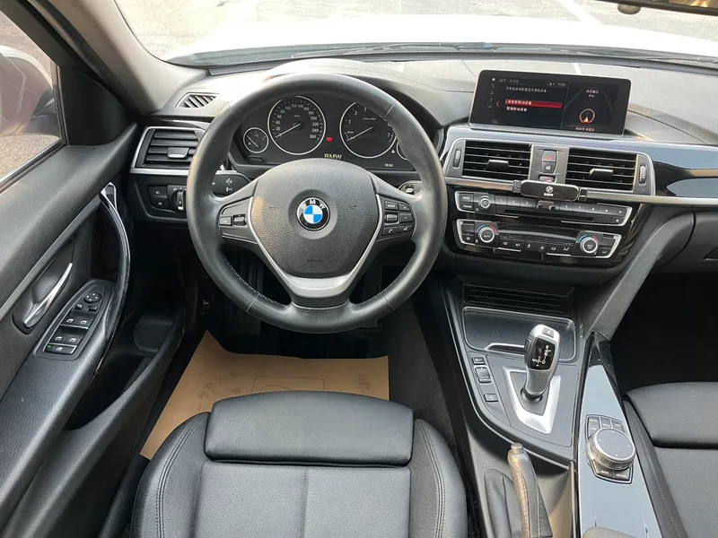 BMW 3 Series 2019 320Li Fashionable interior photo 17