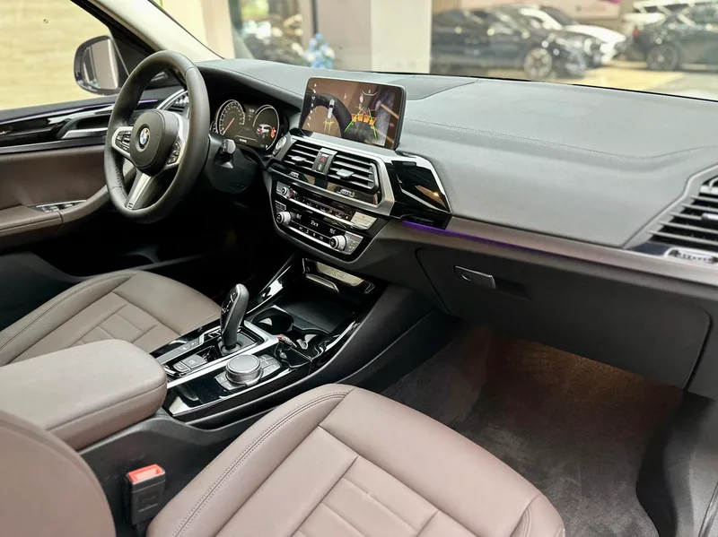 BMW X3 2018 xDrive25i M Sports suit Country VI interior photo 9