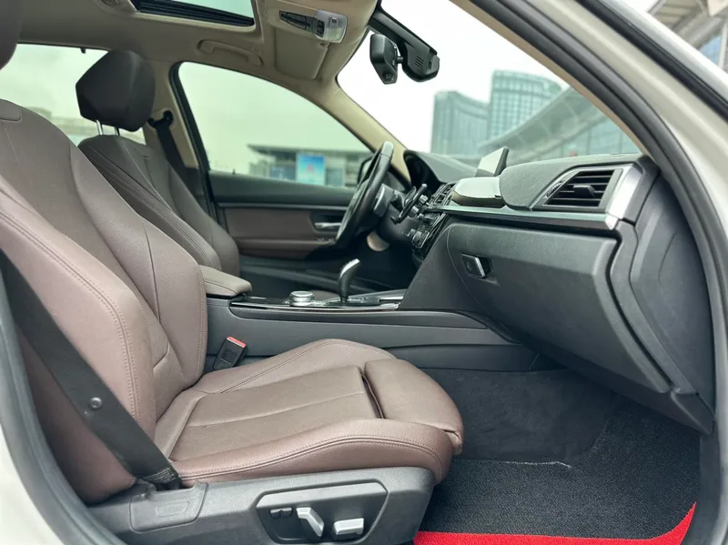 BMW 3 Series 2019 320Li M Спортивный костюм интерьер фото 11