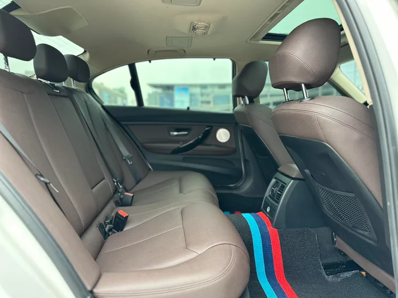 BMW 3 Series 2019 320Li M Спортивный костюм интерьер фото 14