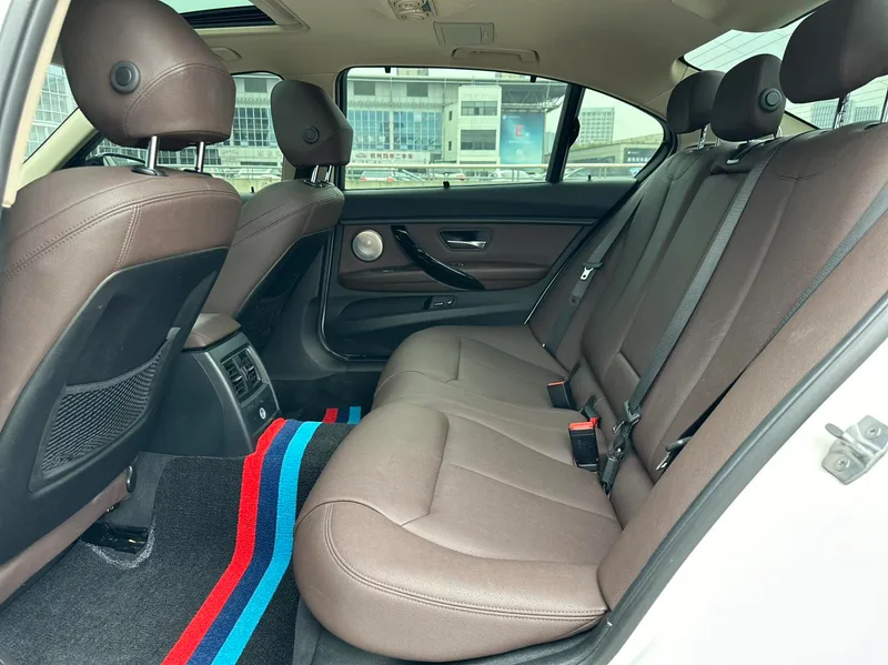 BMW 3 Series 2019 320Li M Спортивный костюм интерьер фото 16