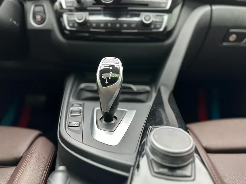 BMW 3 Series 2019 320Li M Спортивный костюм интерьер фото 17